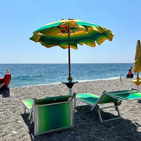 Casa Etna Sea Immersa Nel A 5 Min A Piedi Dal Mare Tra Etna & Taormina Lägenhet